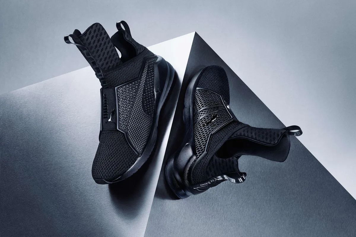Dòng giày Fenty PUMA hợp tác với ca sĩ Rihana cũng tạo nên sức hút cho thời trang đường phố. Ảnh: Racked