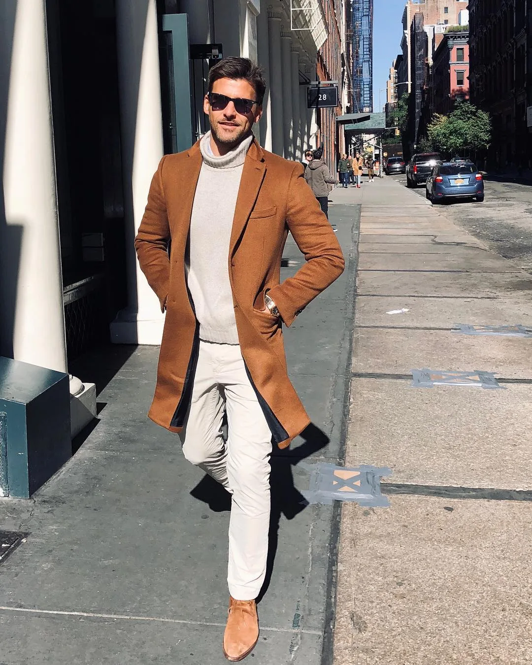 Chiếc áo Thu gọi mùa tạo cảm giác dễ chịu trong nhữn ngày đổi gió. Ảnh: Instagram @johanneshuebl