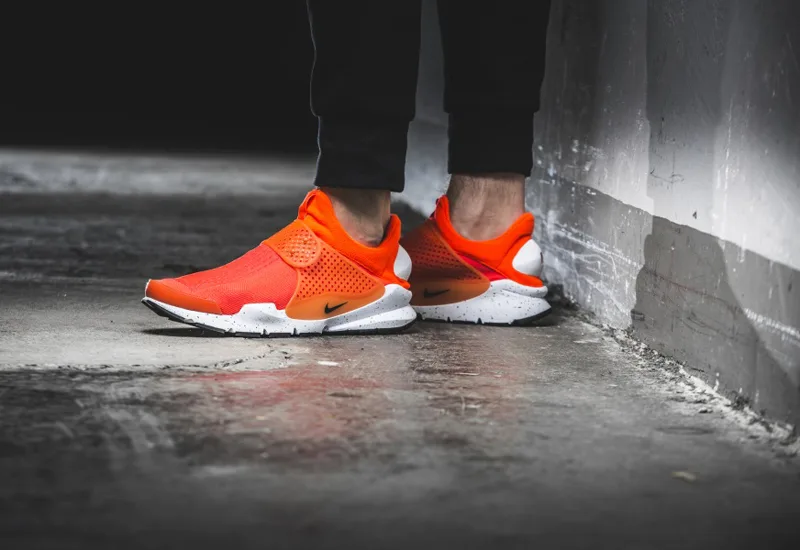 giay the thao dau He 2016 - Nike Sock Dart Total Crimson 1 - elle man