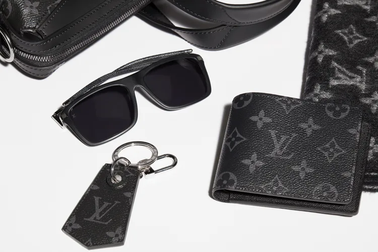 Monogram Eclipse Louive Vuitton.