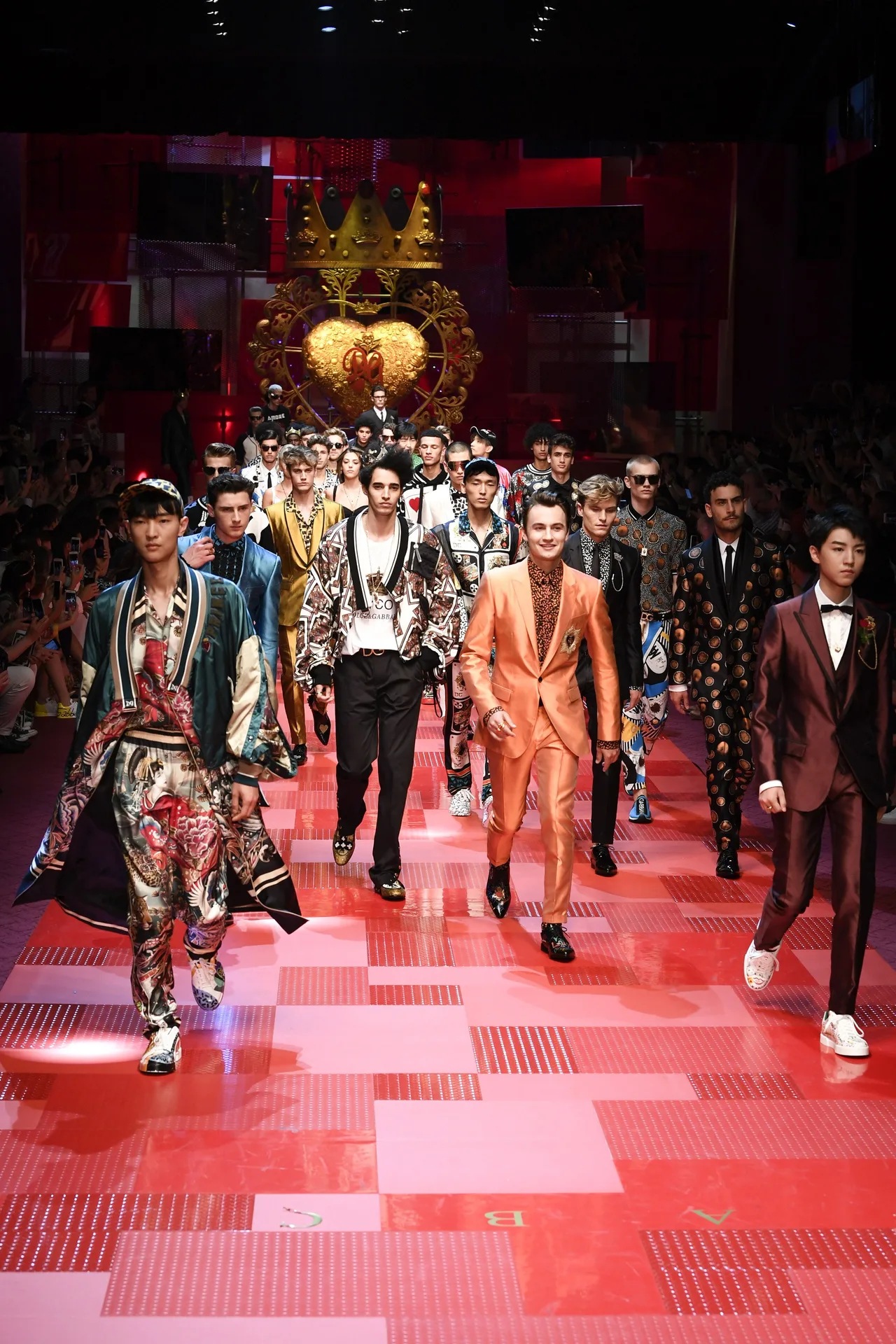 BST Xuân-Hè 2018 của Dolce & Gabbana tại Tuần lễ thời trang nam Milan