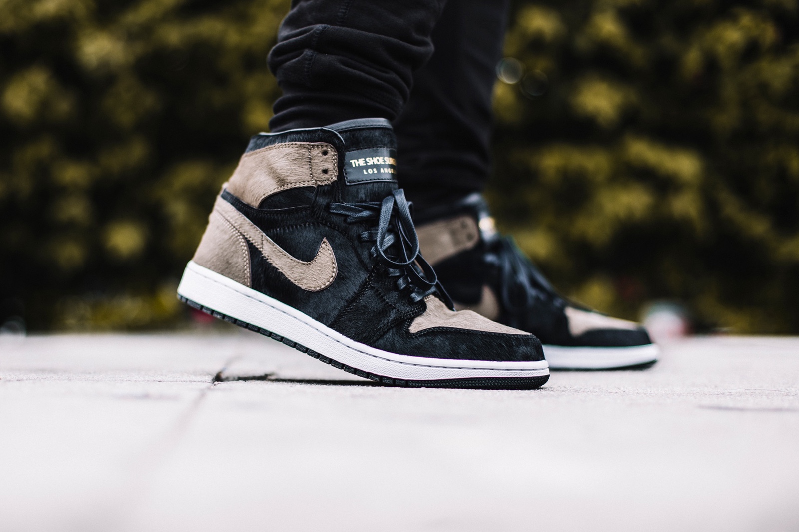 giay the thao tuan 1 thang 6.2017 - The Shoe Surgeon x Nike Air Jordan 1 “Shadow Pony” Custom - elle man