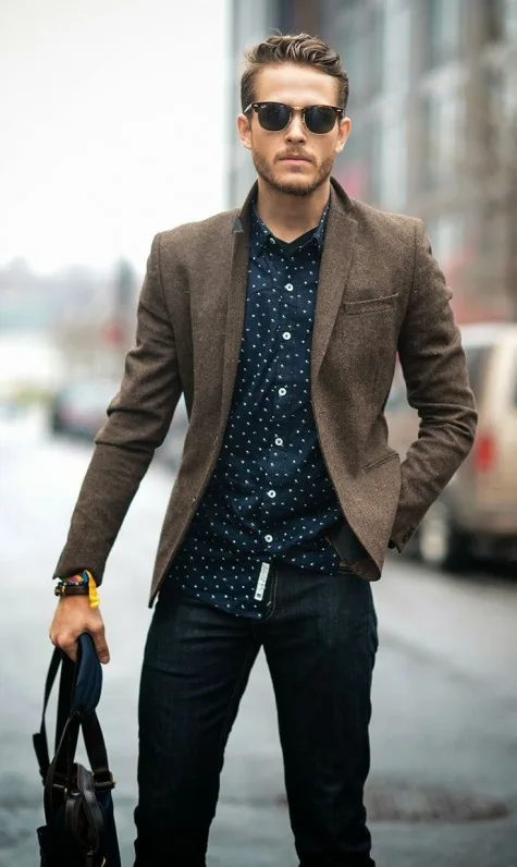 Sơ mi họa tiết chấm bi với blazer sẽ trông bạn sành điệu và đỡ "trẻ" đi rất nhiều so với sơ mi trắng Sơ mi họa tiết chấm bi với blazer sẽ trông bạn sành điệu và đỡ "trẻ" đi rất nhiều so với sơ mi trắng