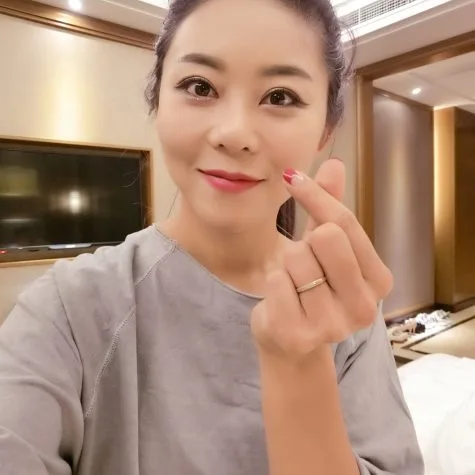 cơ thủ bida-Kim Ga Young bắn tim