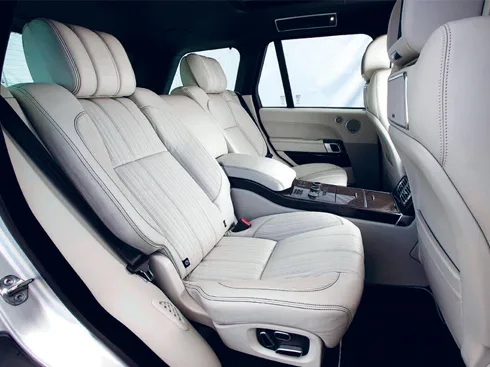 Hàng ghế sau của xe thể thao Range Rover Sport Hàng ghế sau của xe thể thao Range Rover Sport