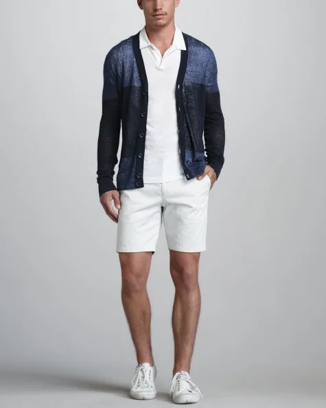 Dạo phố đầu thu với cardigan và áo polo trắng đậm chất thể thao Dạo phố đầu thu với cardigan và áo polo trắng đậm chất thể thao