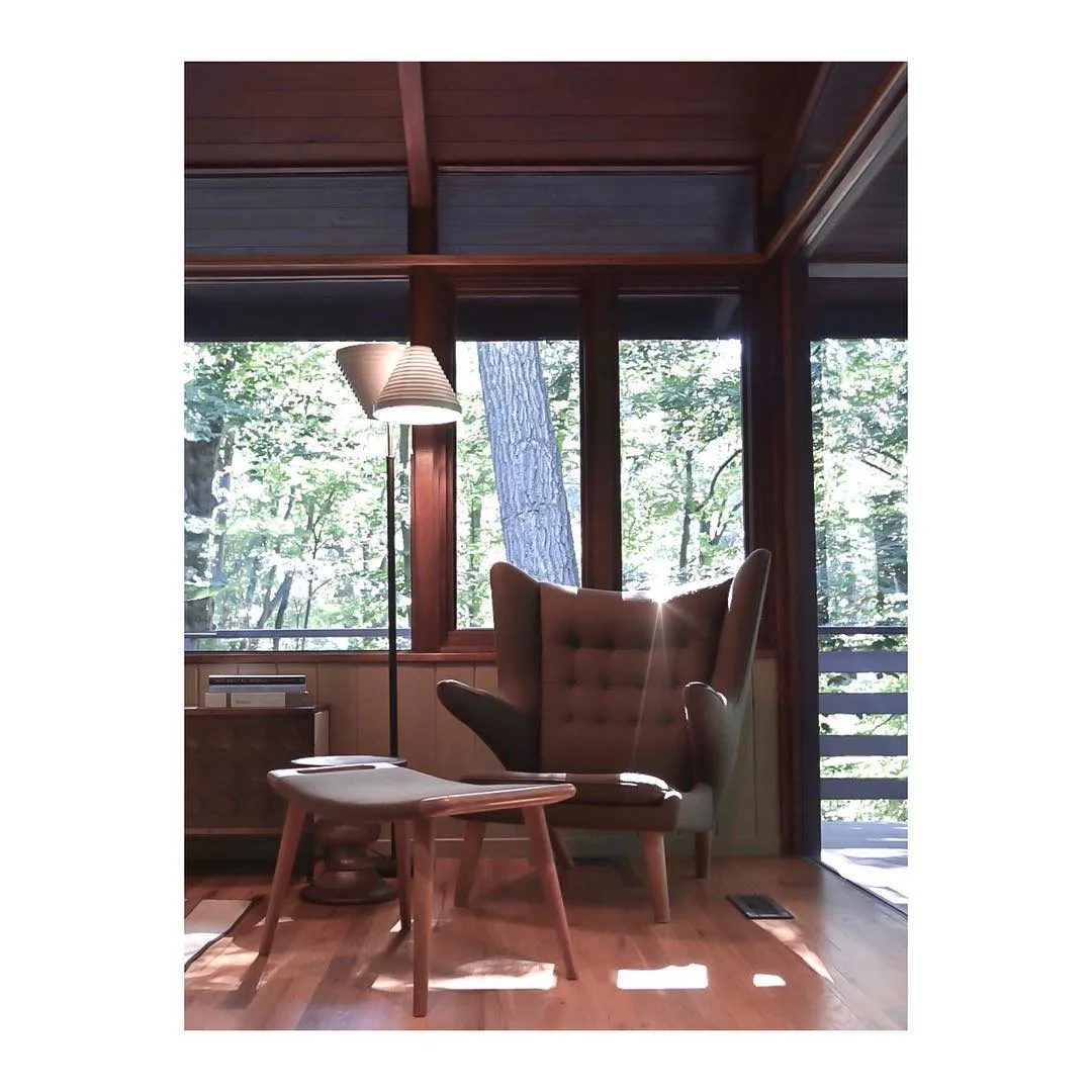 bay-tai-khoan-instagram-chuyen-ve-thiet-ke-noi-that-cho-nam-gioi5b-elleman