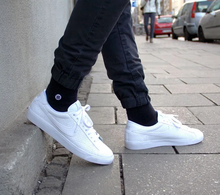 5 kieu giay the thao - all-white - Nike tennis class AC - elle man