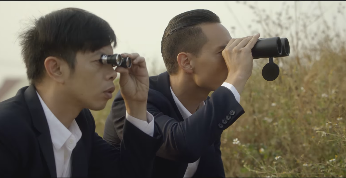Kim Lý và Thái Hòa trong Vệ Sĩ Sài Gòn - elle man