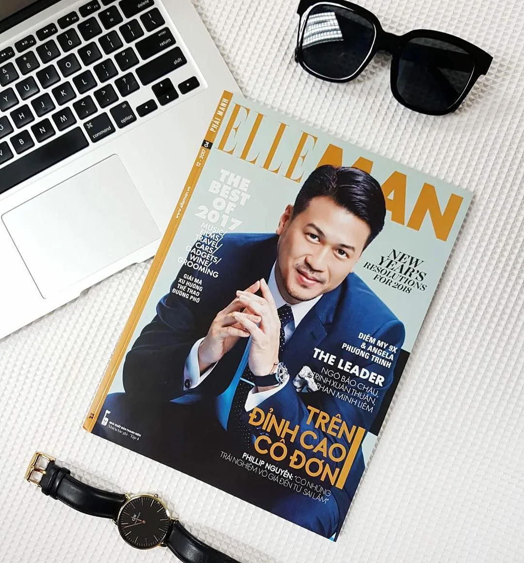 hình flatlay bìa elle man phillips nguyễn