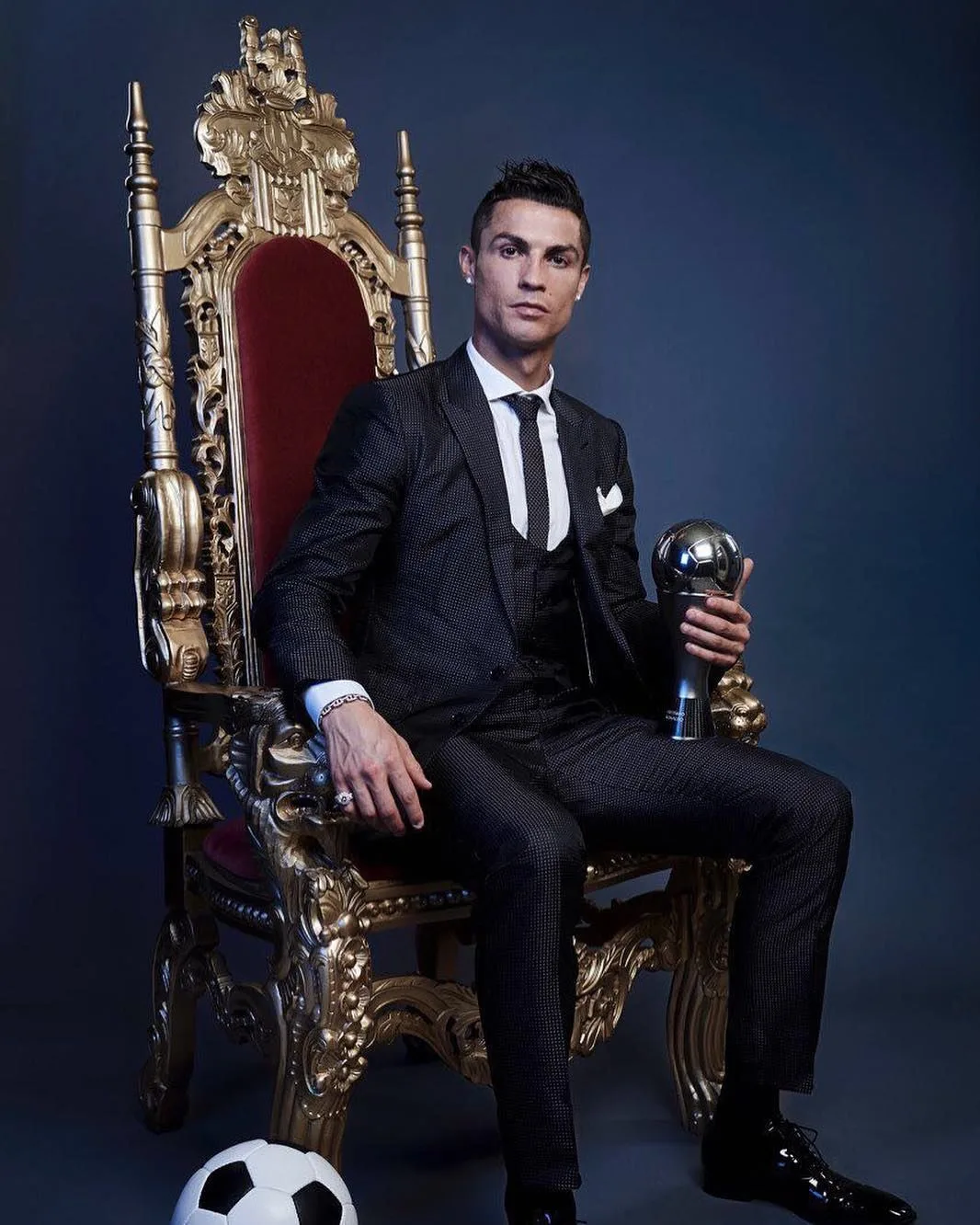van dong vien cristiano ronaldo - elle man