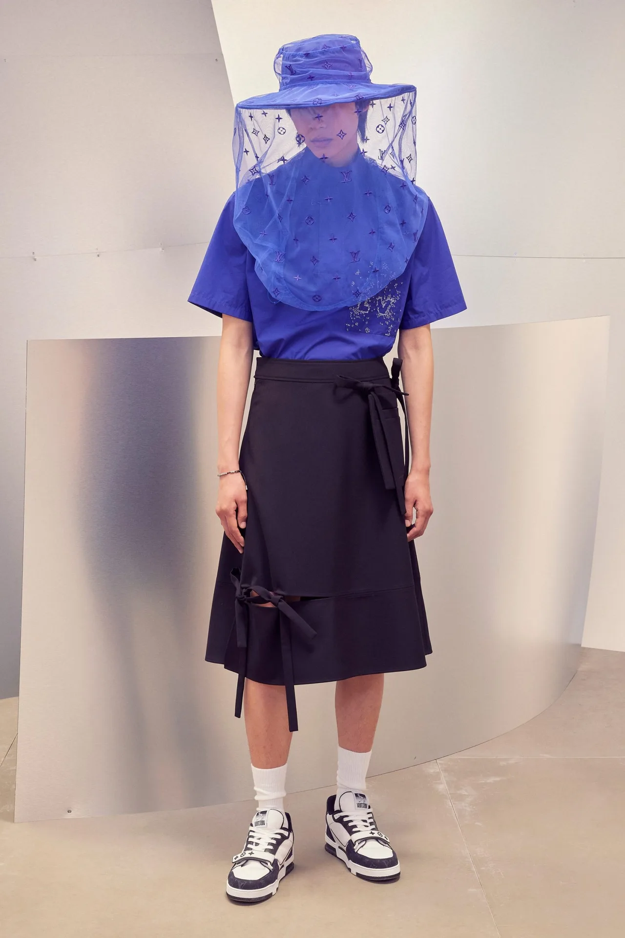 phoi do pantone 2022 - elle man - 0122 - lv prefall 22 55