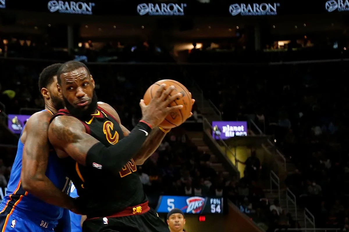 van dong vien lebron james source Kirk Irwin-Getty Images - elle man