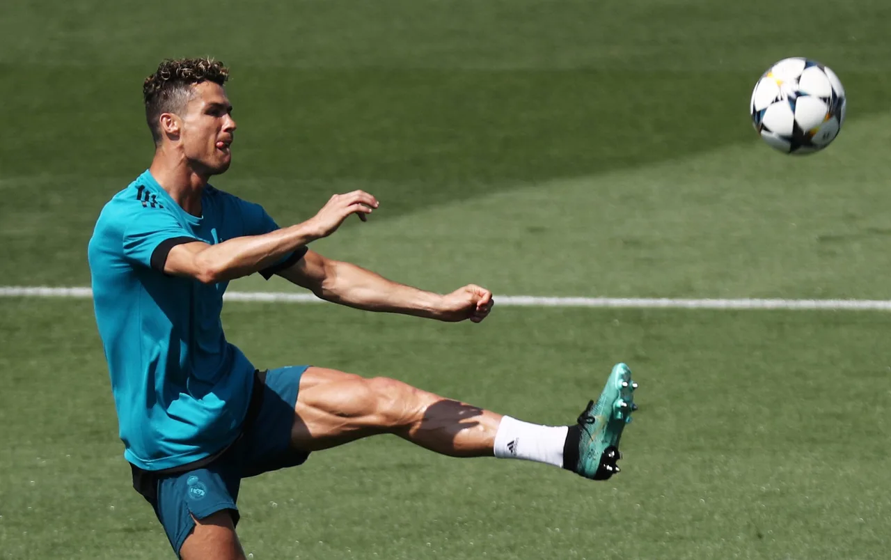 Bí quyết gìn giữ sức khỏe của siêu sao Cristiano Ronaldo