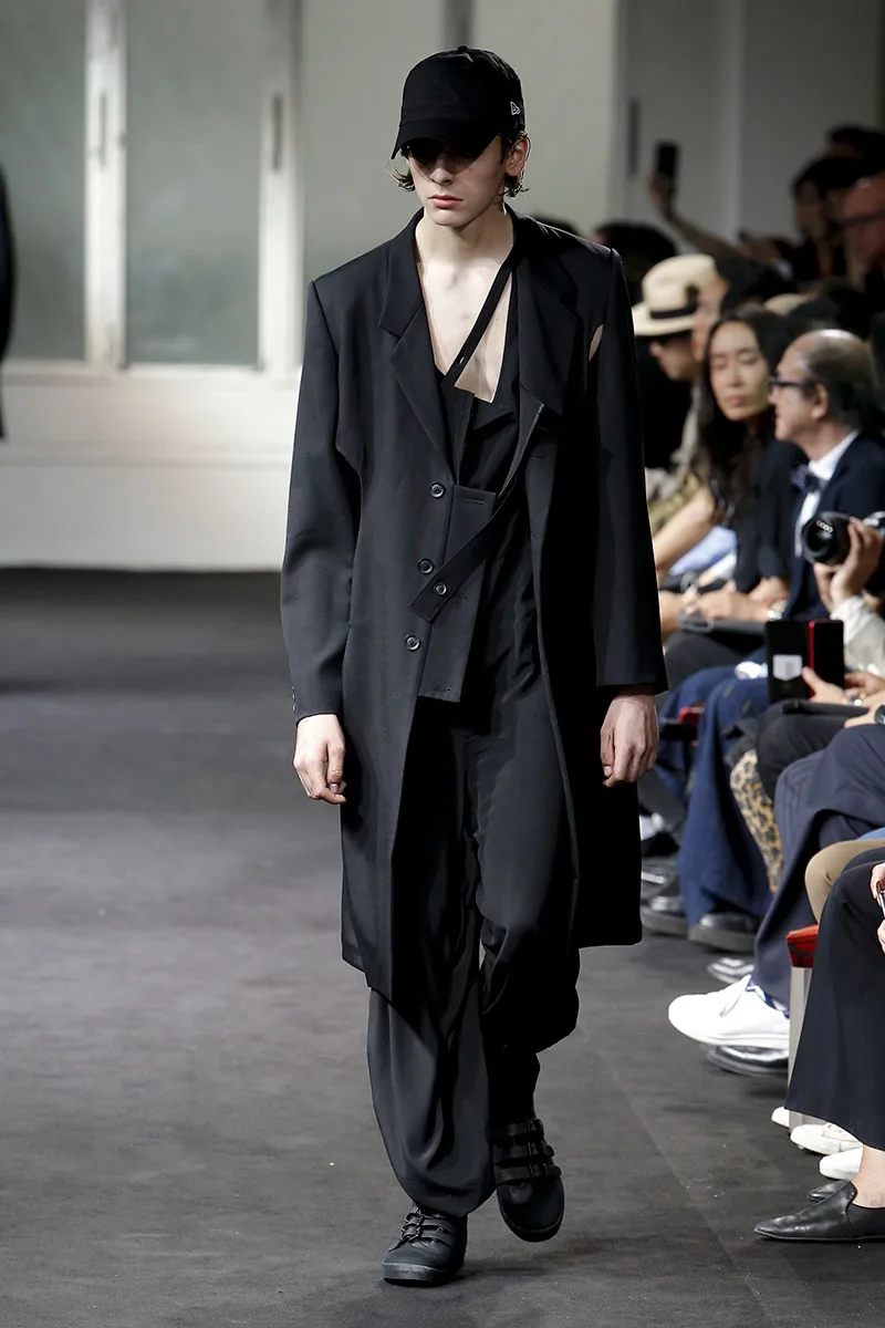 NTK Yohji Yamamoto: Xấu xí, bẩn thỉu đôi khi lại rất đẹp