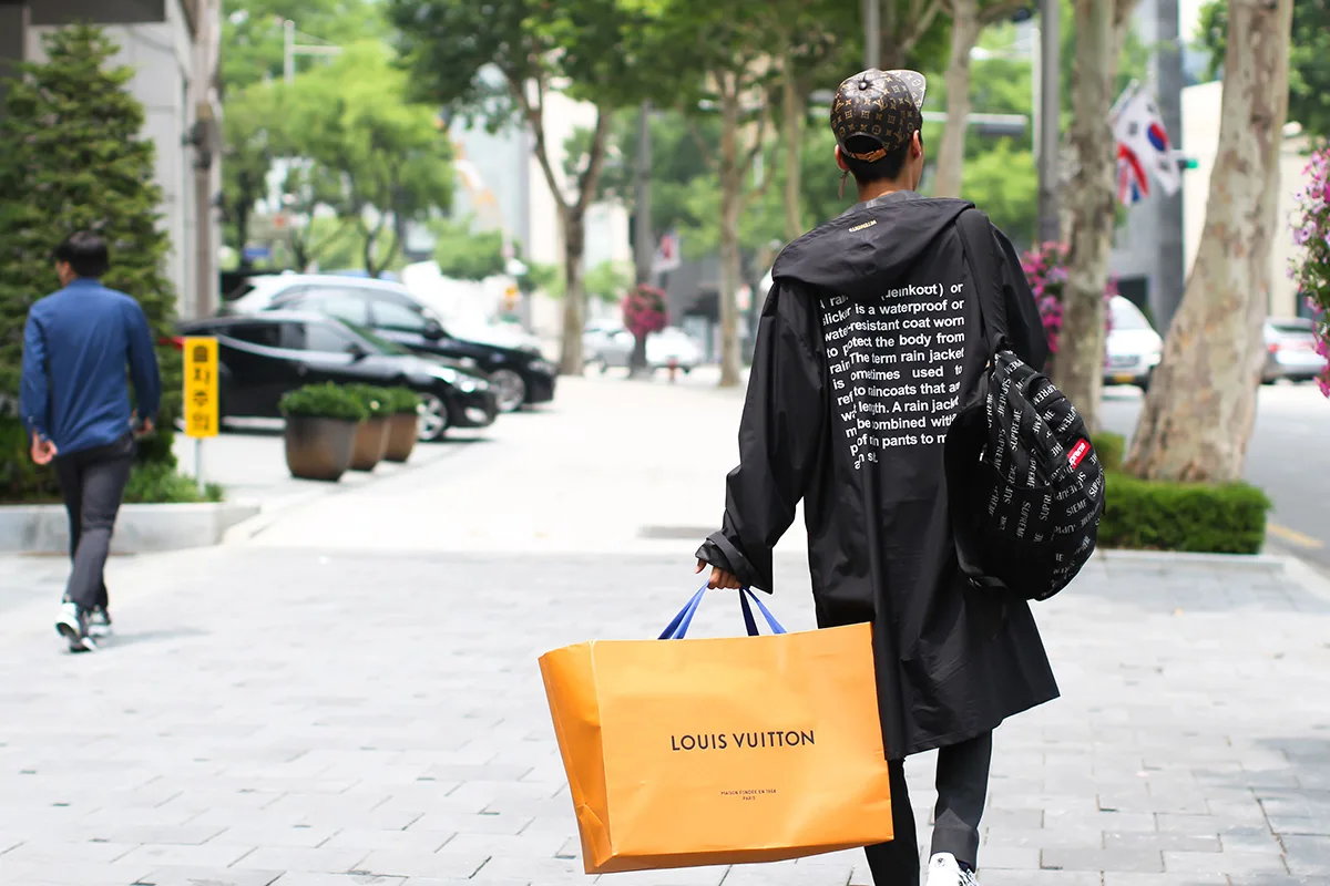 louis vuitton x supreme - seoul - elle man 5
