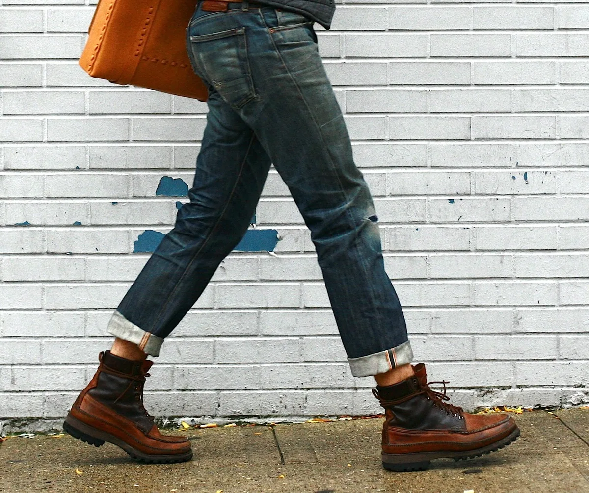 cach-xan-quan-jeans-mang-voi-boots-1-elle-man