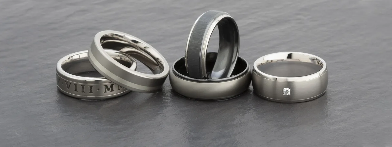 phu kien nam nhan titanium - elle man