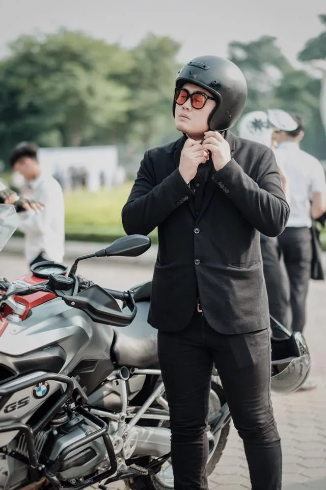distinguished gentleman's ride - elle man 41