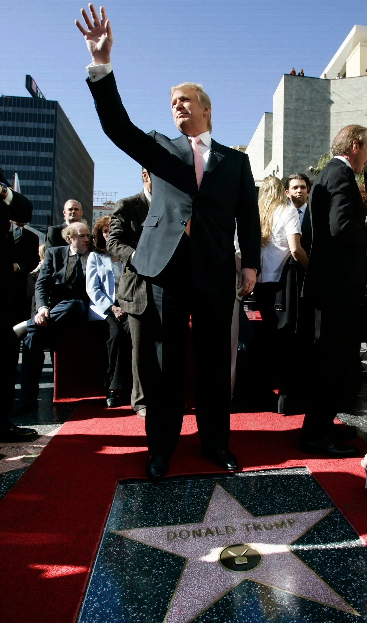 dai lo danh vong donald trump - elle man 4
