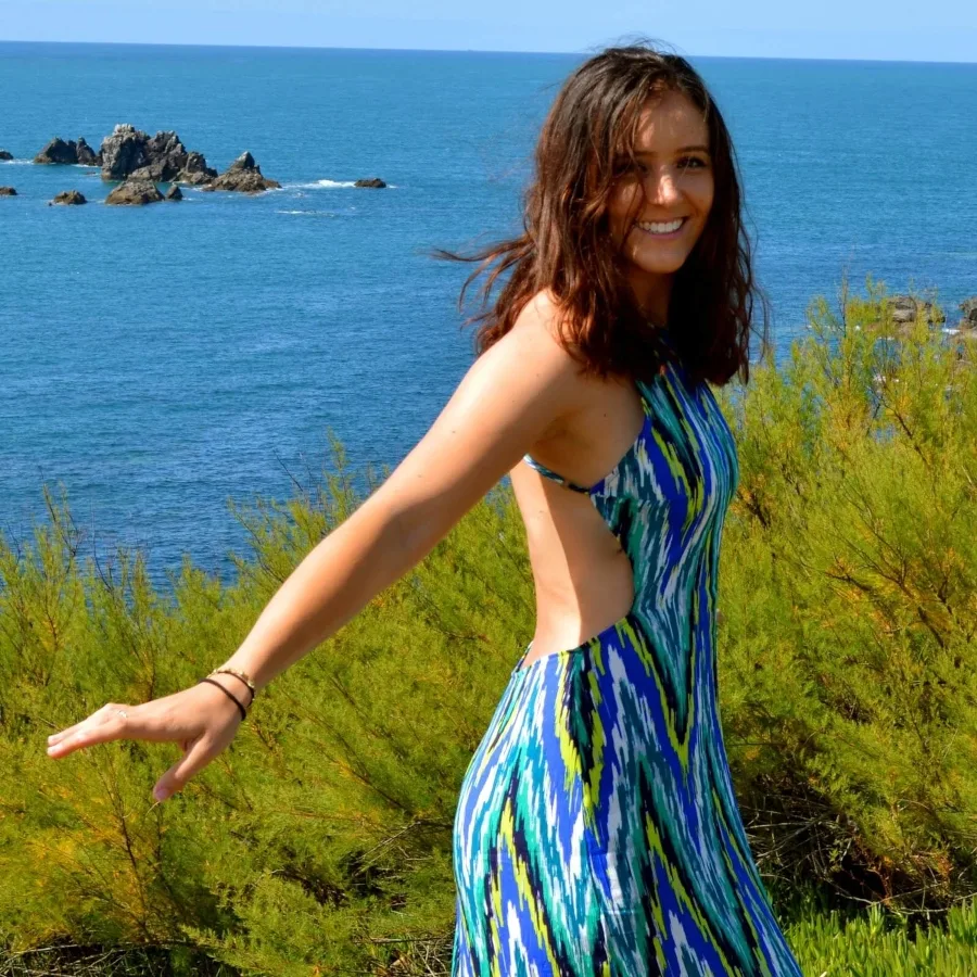 LAURA ROBSON