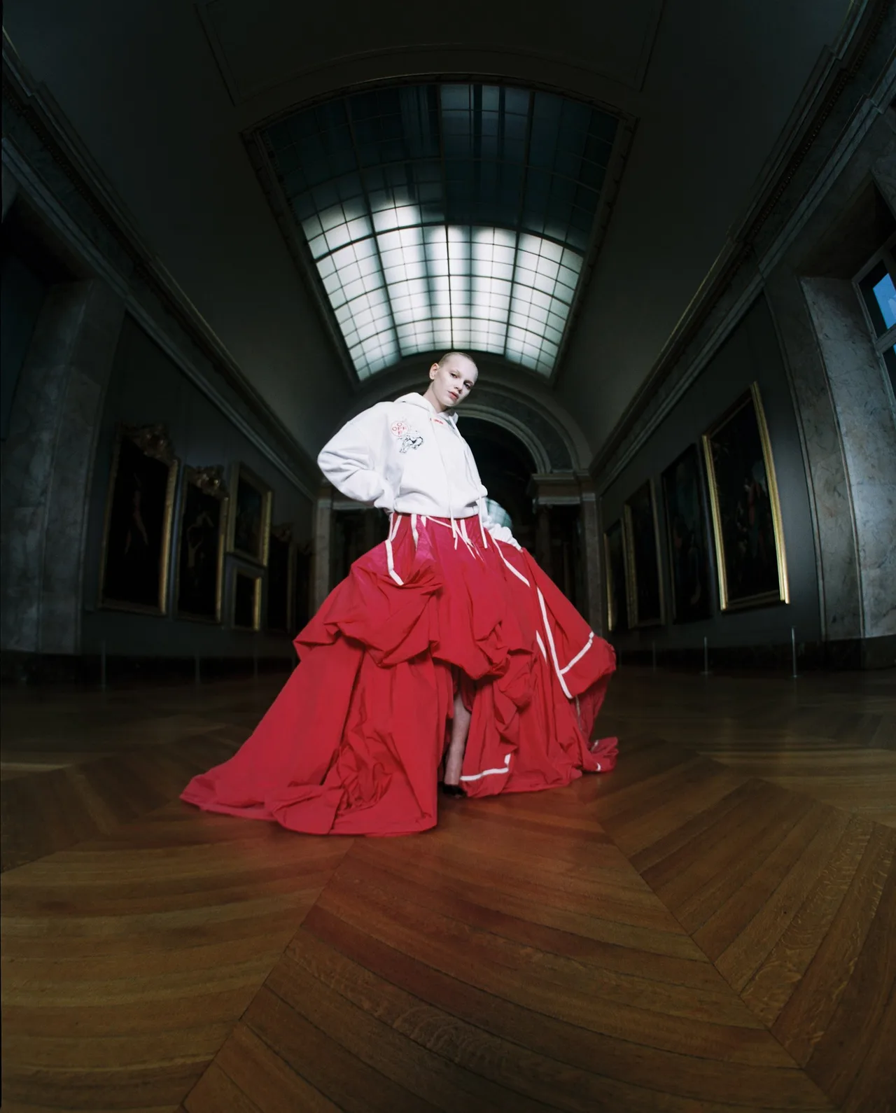 3-bao tang louvre-elle man-1219-off white