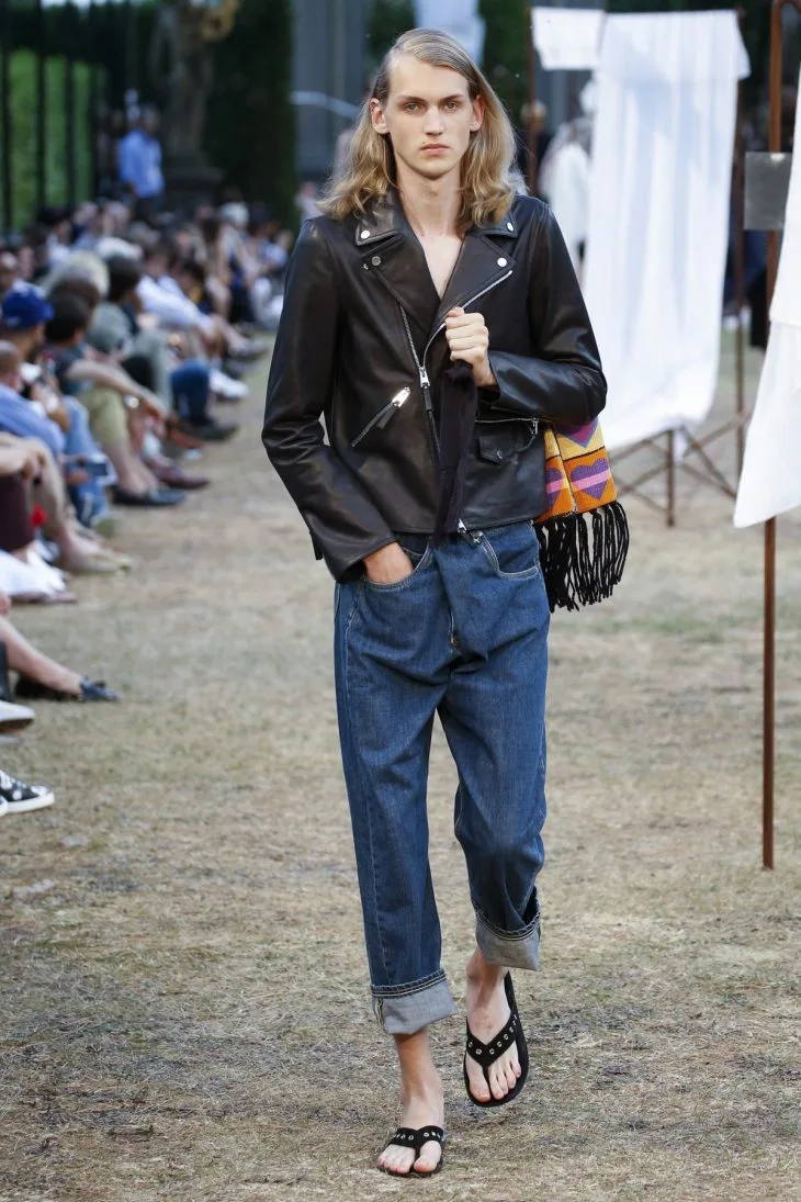 10 bộ sưu tập hàng đầu dành cho nam trong Tuần lễ thời trang 2018 j_w_anderson_look_26_menswear_spring_2018