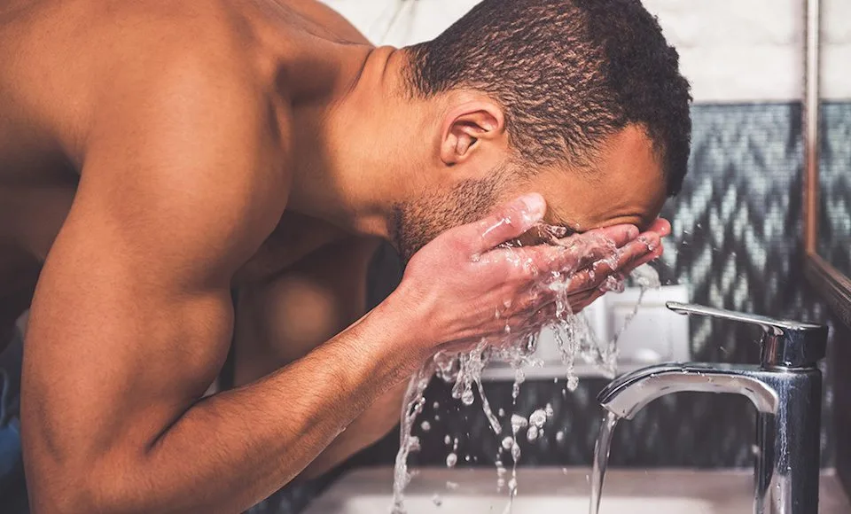 Hãy massage thật nhẹ nhàng để có kết quả mong muốn