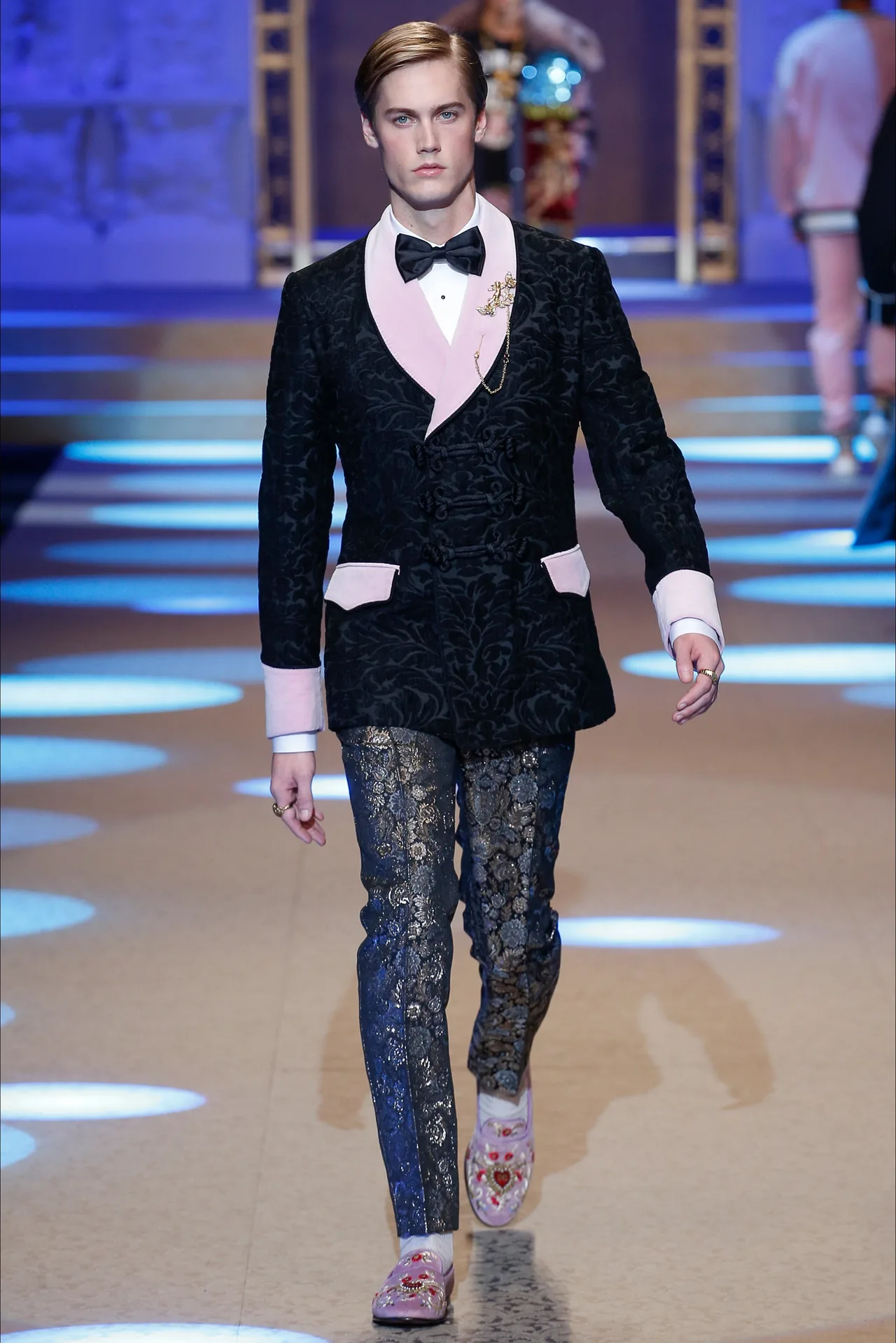 show dien thoi trang dolce & gabbana tuan le thoi trang nam milan 2018 - 19