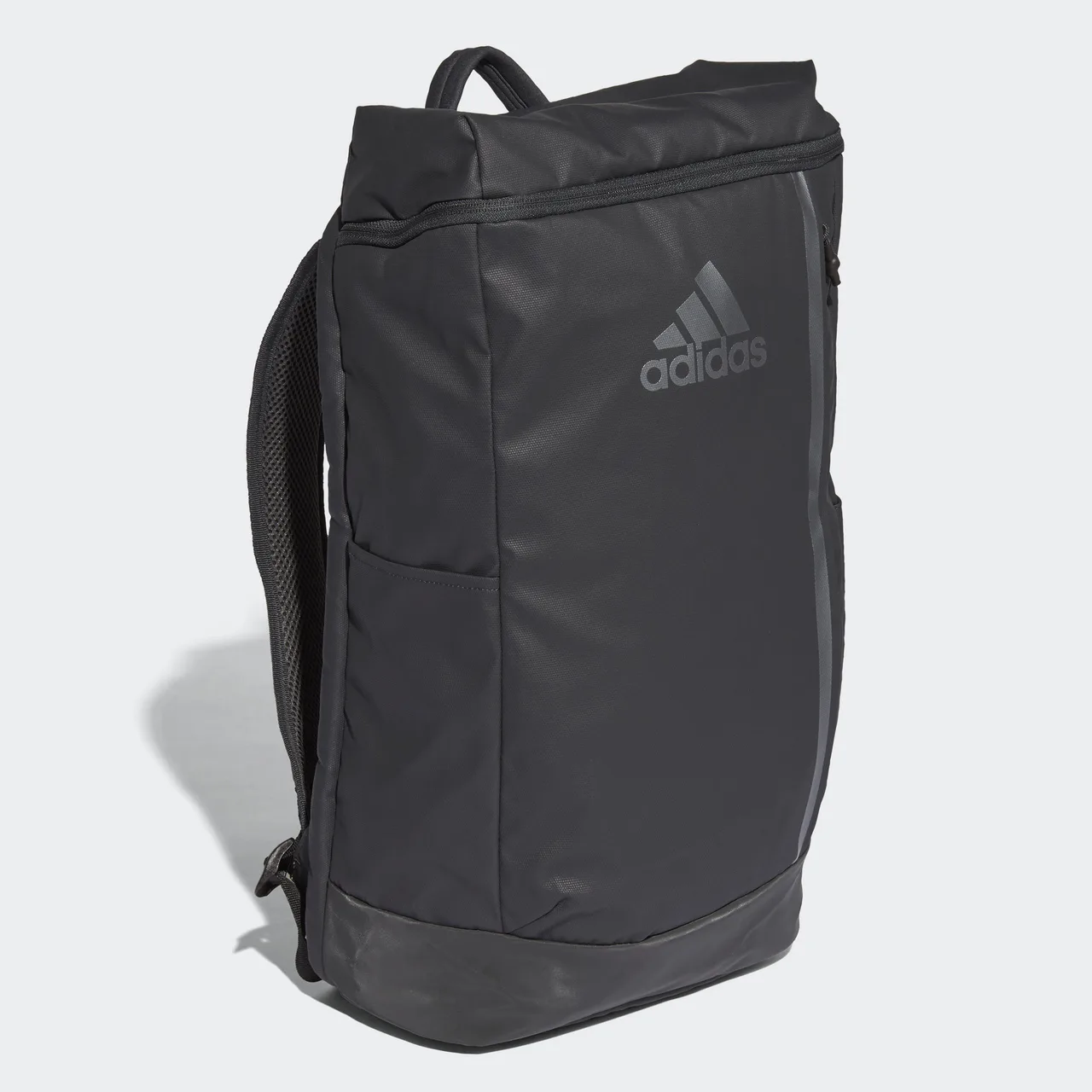 Mẫu túi TRAINING BACKPACK của adidas có giá 43 €. Ảnh: adidas