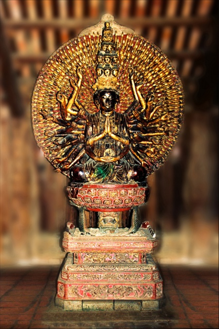 tượng phật khổng lồ, Bồ tát Quan Thế Âm thiên thủ thiên nhãn - elle man 1