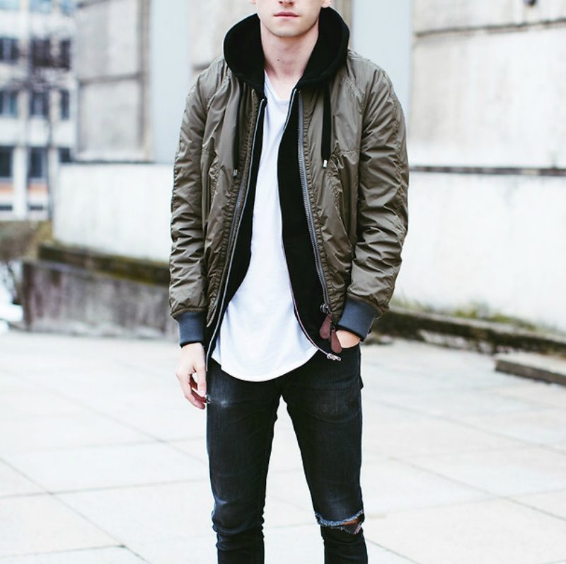 Áo khoác Hoodie cùng Bomber Jacket luôn là bộ đôi hoàn hảo cho chàng trai năng động