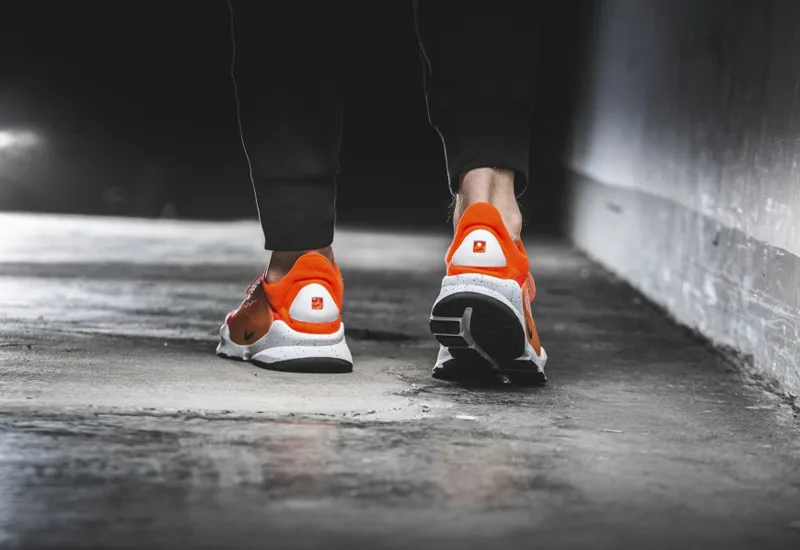 giay the thao dau He 2016 - Nike Sock Dart Total Crimson 2 - elle man