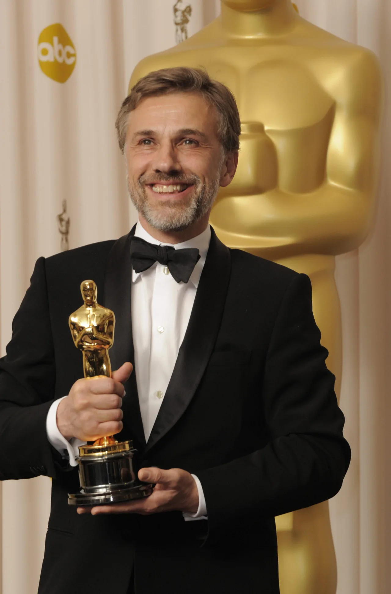 ien-vien_christoph-waltz-nhan-giai-osca