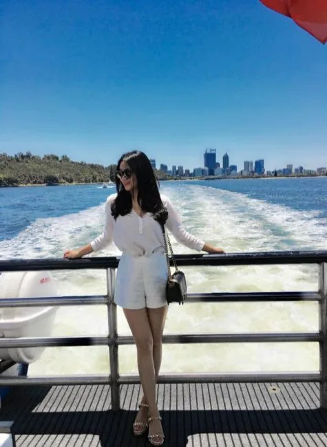 nu tiep vien hang khong - ELLE Man -14