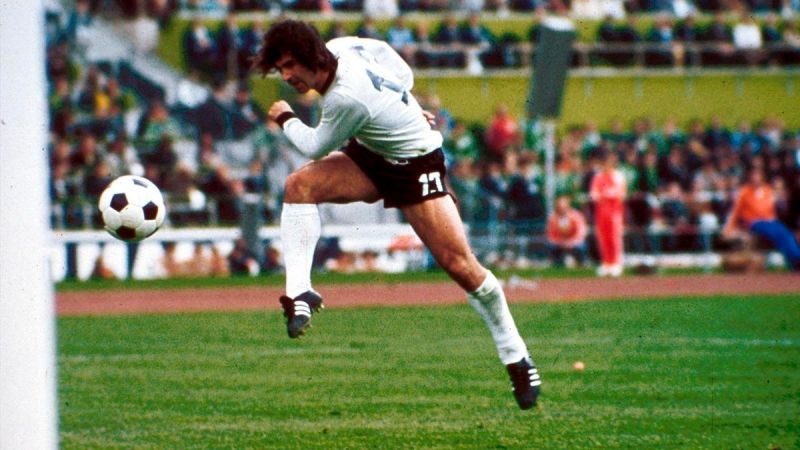 Năm cỗ máy dội bom đáng nhớ trong lịch sử FIFA World Cup