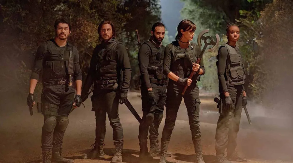 Review “The Old Guard 2”: Hậu truyện nhạt nhòa, lãng phí dàn sao