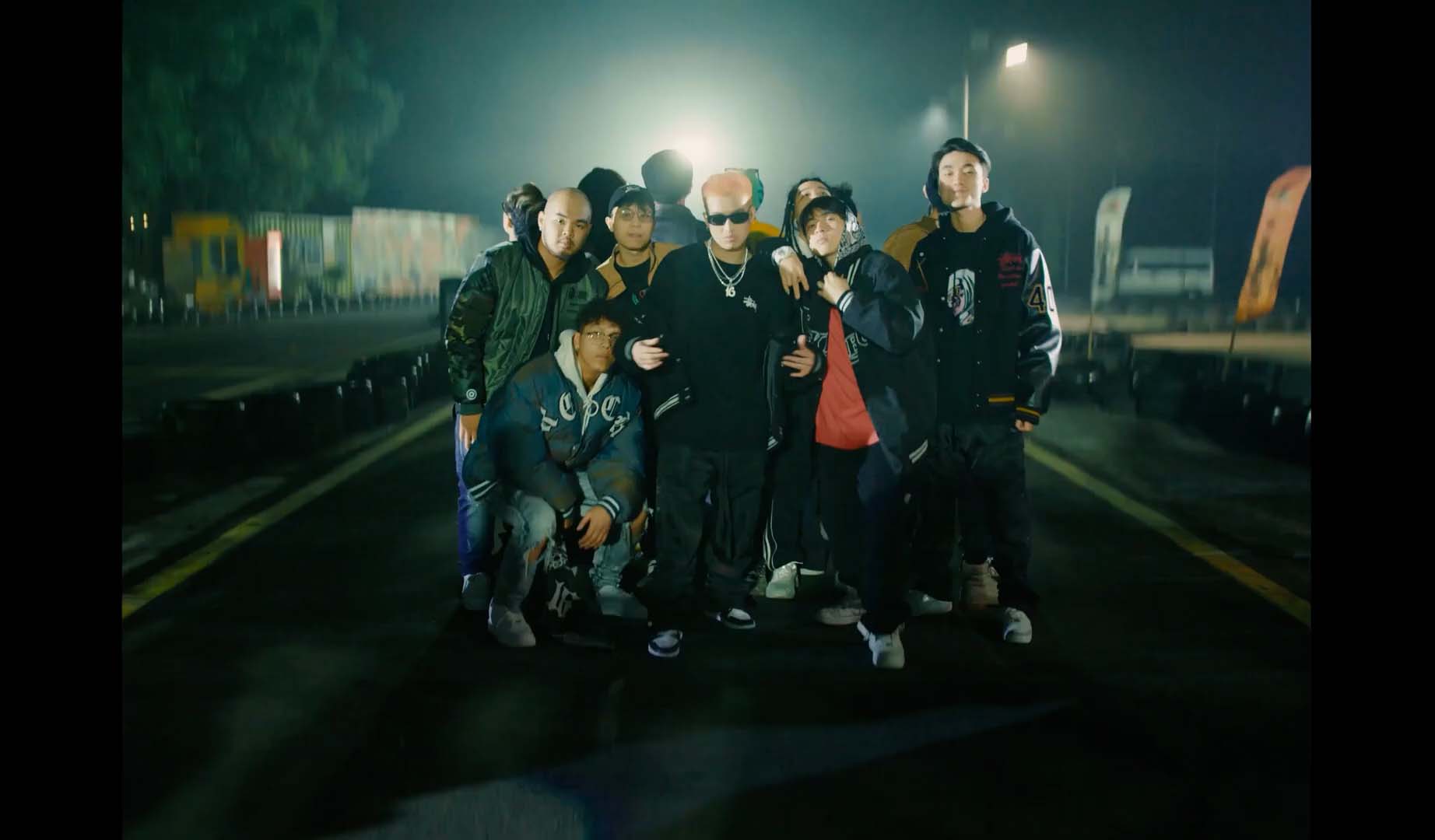 16 Northside nguyên team đi vào hết