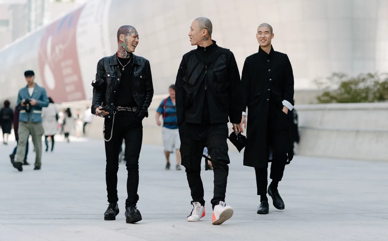 Cac street style look tuyet dep tai Seoul Fashion Week Xuan He 2018 28