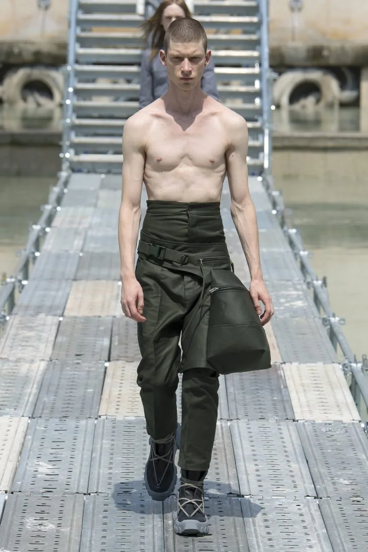 10 BST đáng chú ý tại Tuần lễ thời trang nam Xuân-Hè 2018 rick_owens_look_21_menswear_spring_2018