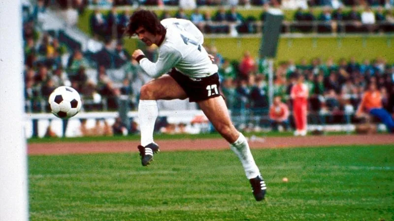 Năm cỗ máy dội bom đáng nhớ trong lịch sử FIFA World Cup