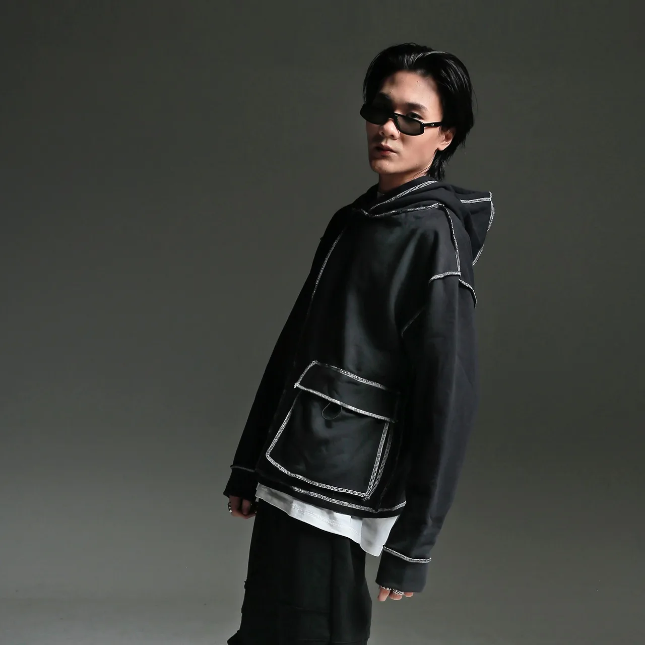 phối đồ với áo hoodie nam - sixty