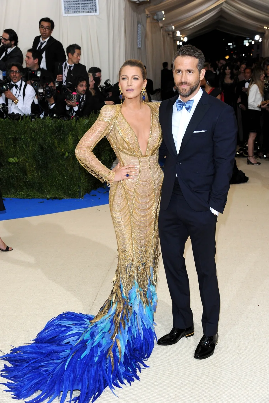 phong cach thoi trang met gala - ryan reynolds - elle man