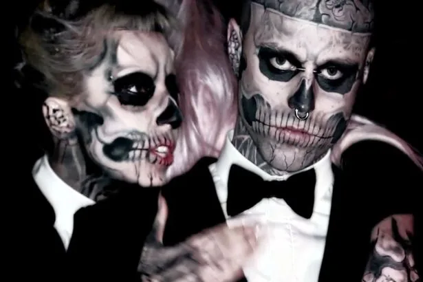 Sự kết hợp với Lady Gaga là một trong những bước ngoặt đưa tên tuổi của người mẫu Zombie Boy đến với công chúng. Ảnh