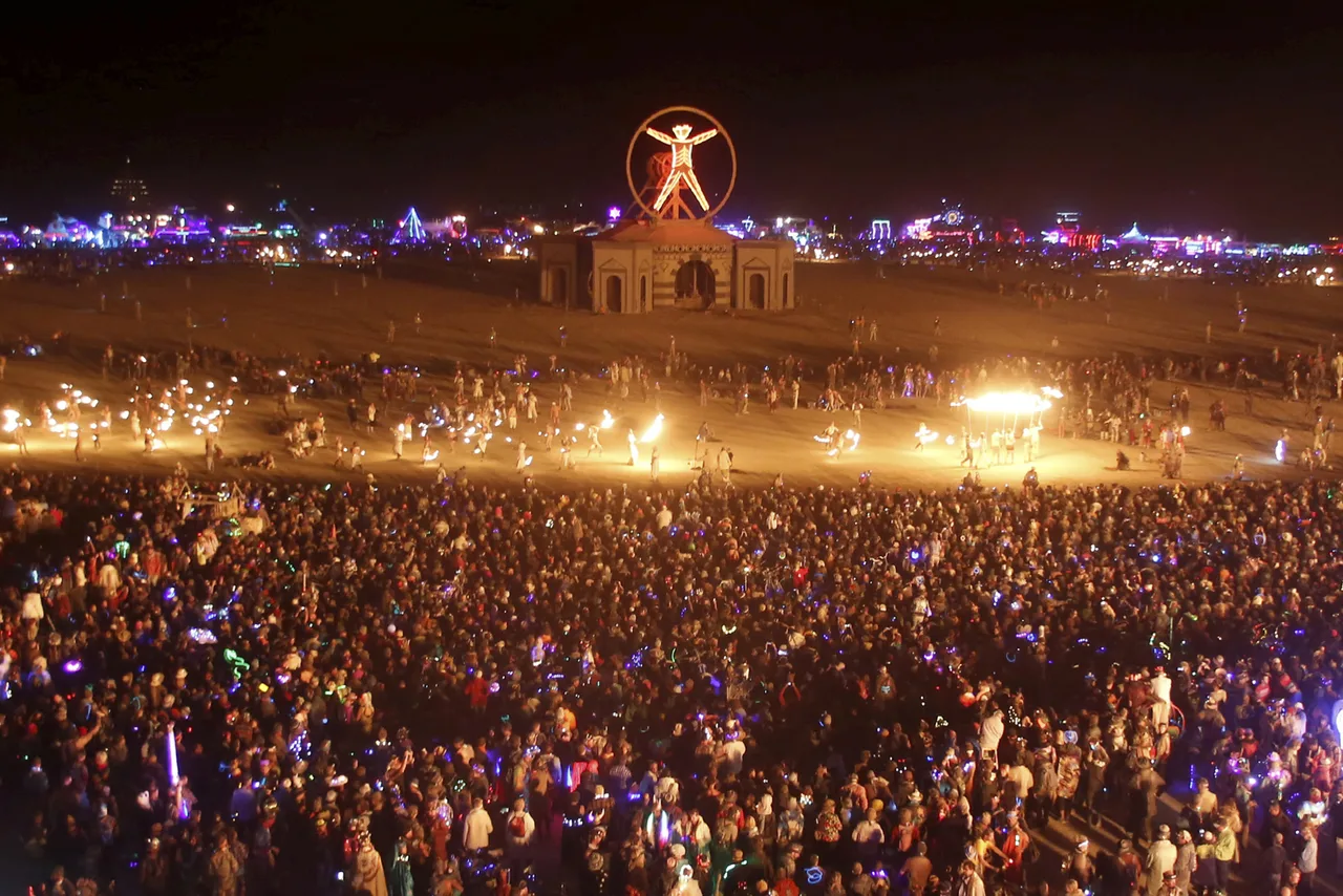 Lễ hội Burning Man luôn thu hút hàng chục nghìn nghệ sỹ tham dự. Ảnh: Loop Central
