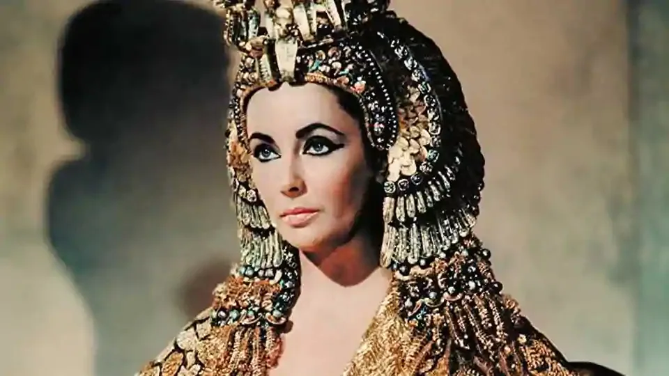 phu nu quyen luc Elizabeth Taylor in Cleopatra (1963).(IMDb.com) - elle man (1)