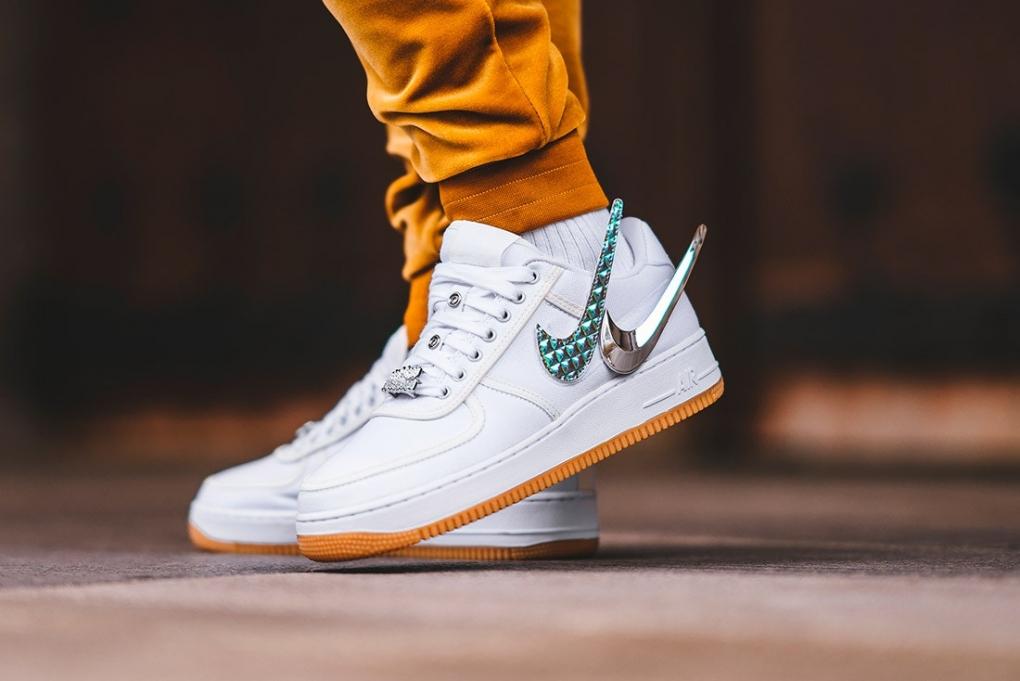giay theo thao dat nhat q3.2018 - Travis Scott x Nike Air Force 1 Low “Sail” - elle man