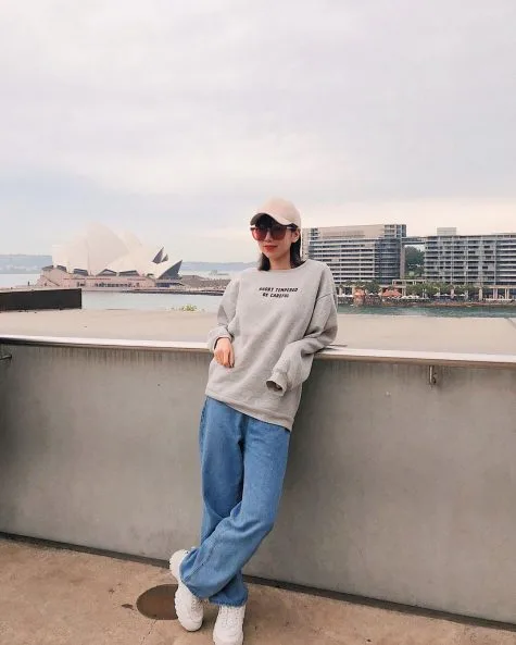 ELLE Style Awards ELLE Man Min đứng bên cầu