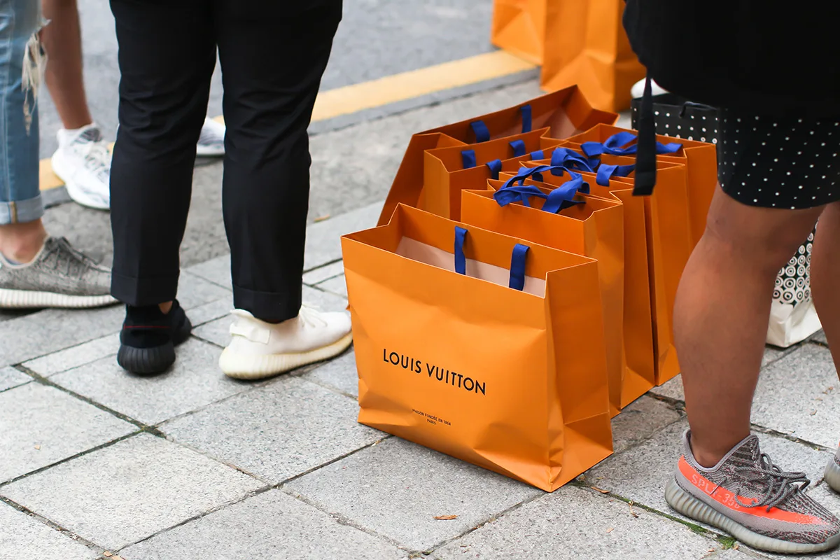 louis vuitton x supreme - seoul - elle man 2