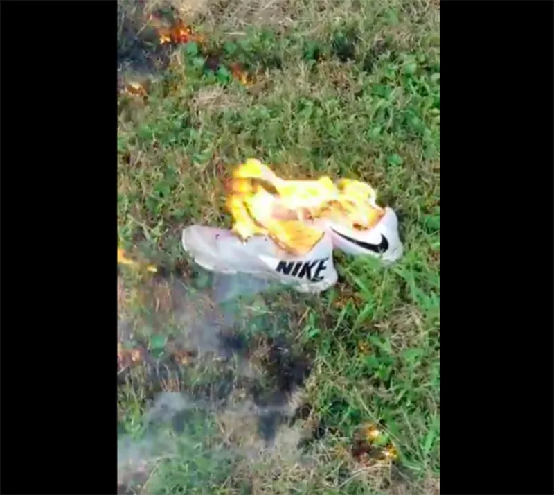 Người Mỹ phẫn nộ Colin Kaepernick, thương hiệu Nike bội thu